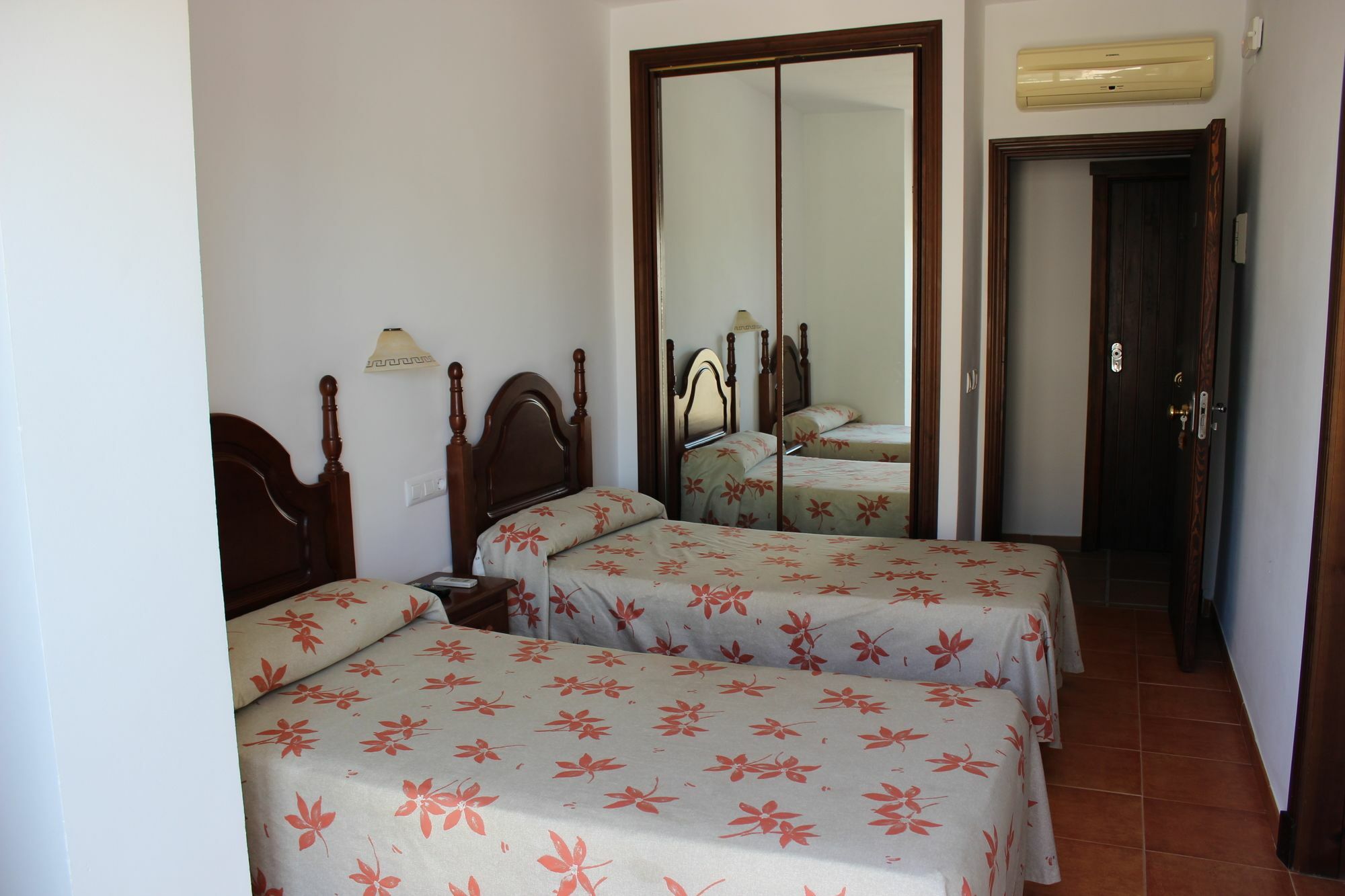 Hostal Jadraza Захара-де-лос-Атунес Экстерьер фото